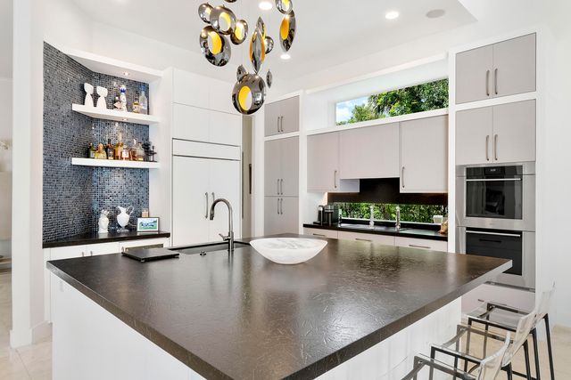 6015 Pinewood Avenue, Parkland, FL 33067