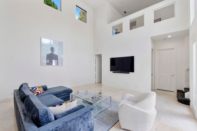 6015 Pinewood Avenue, Parkland, FL 33067