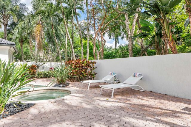 6015 Pinewood Avenue, Parkland, FL 33067