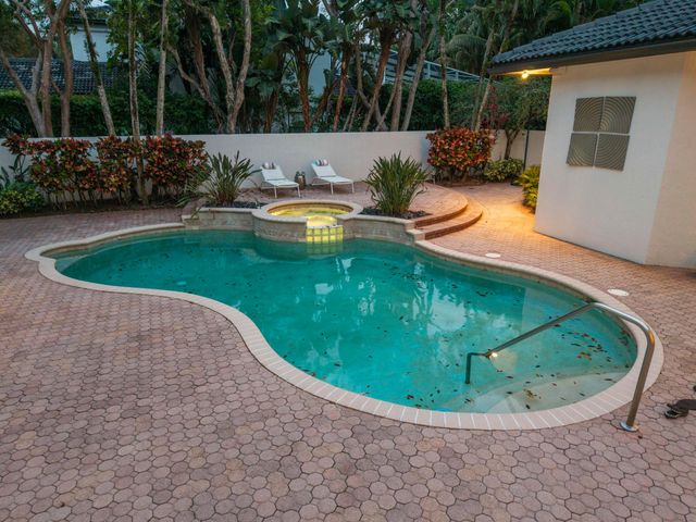 6015 Pinewood Avenue, Parkland, FL 33067