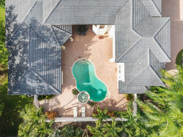 6015 Pinewood Avenue, Parkland, FL 33067