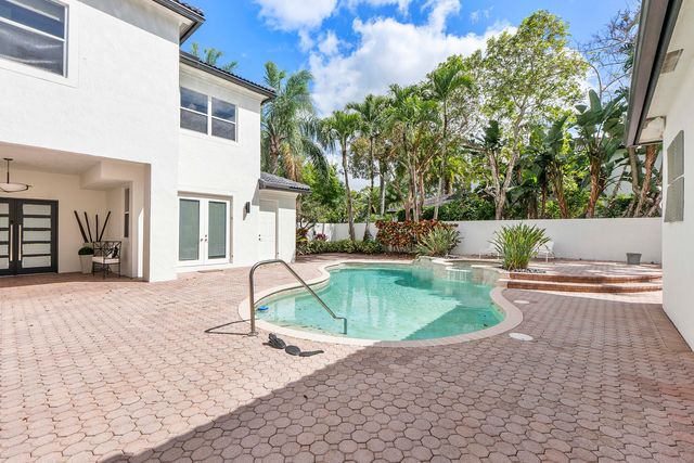 6015 Pinewood Avenue, Parkland, FL 33067