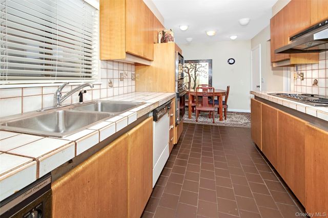 21 Waters Edge 21, Rye, NY 10580