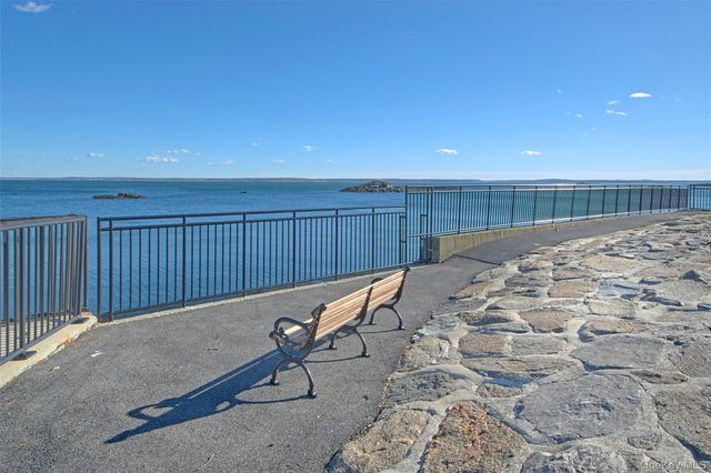 21 Waters Edge 21, Rye, NY 10580