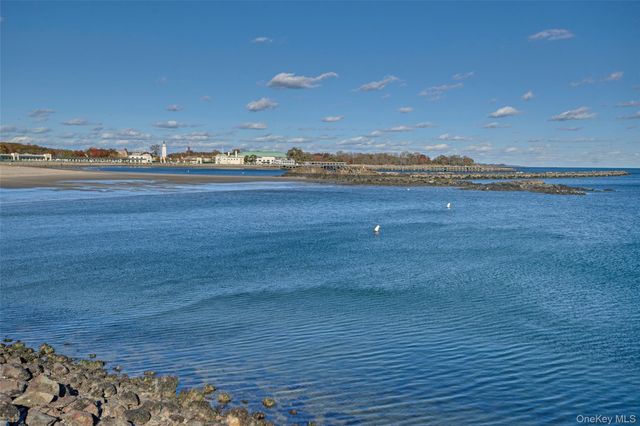 21 Waters Edge 21, Rye, NY 10580