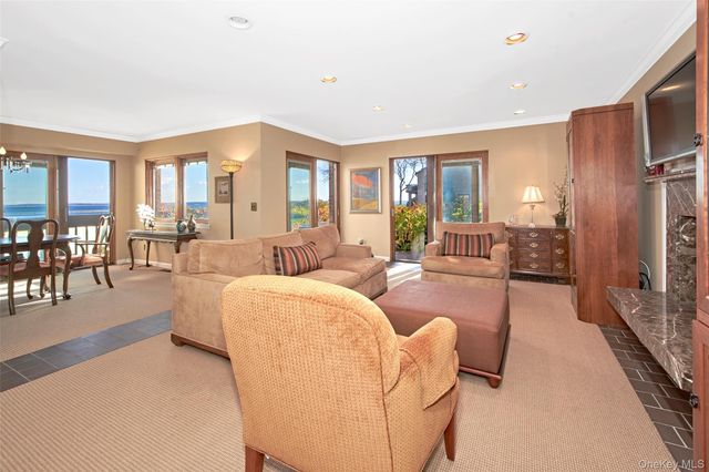 21 Waters Edge 21, Rye, NY 10580