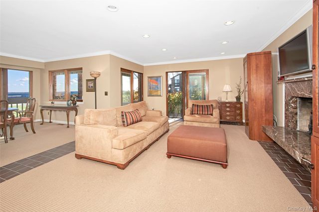 21 Waters Edge 21, Rye, NY 10580