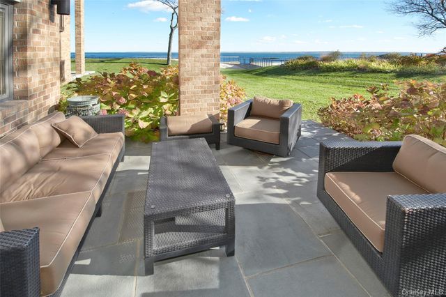 21 Waters Edge 21, Rye, NY 10580