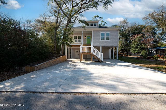 313 Barnes Street, Emerald Isle, NC 28594