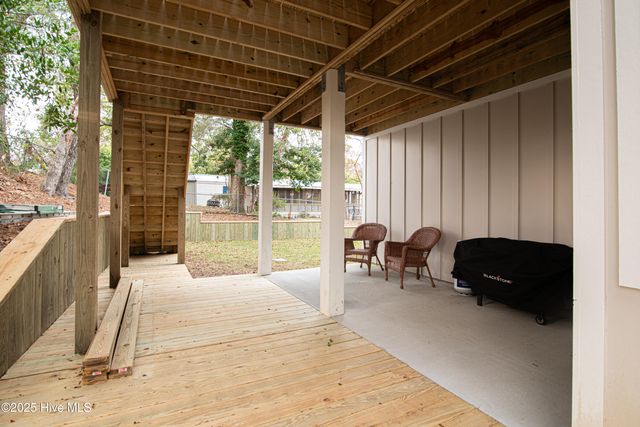 313 Barnes Street, Emerald Isle, NC 28594