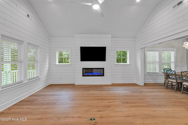 313 Barnes Street, Emerald Isle, NC 28594