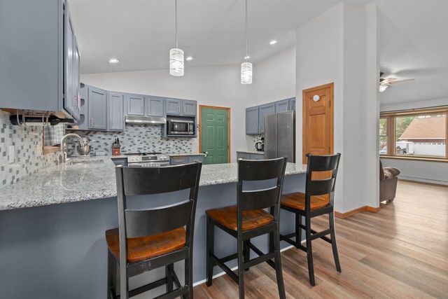 1433 W ROSELAWN DRIVE, Appleton, WI 54914