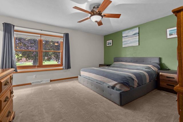 1433 W ROSELAWN DRIVE, Appleton, WI 54914