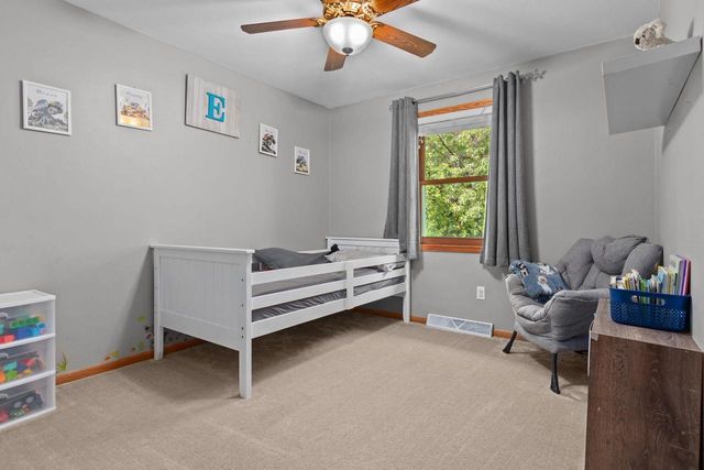 1433 W ROSELAWN DRIVE, Appleton, WI 54914
