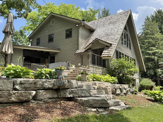W301S2885 Snowdon DRIVE, Waukesha, WI 53188