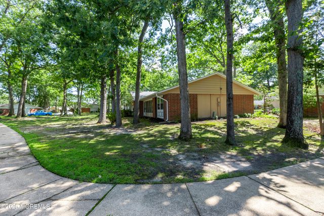 598B Lake Point Drive, Lakewood, NJ 08701