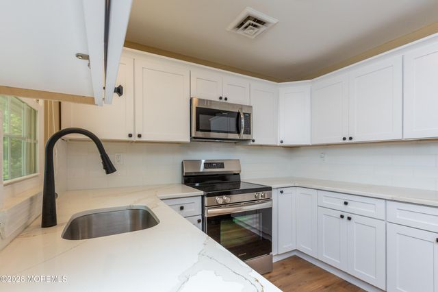 598B Lake Point Drive, Lakewood, NJ 08701
