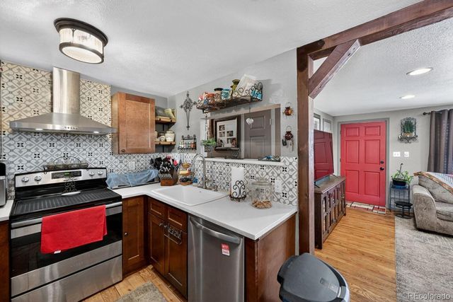 5961 E 81st Avenue, Dupont, CO 80024