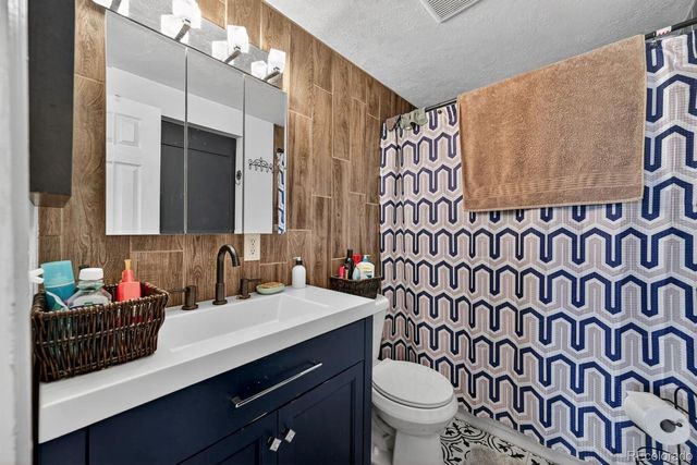 5961 E 81st Avenue, Dupont, CO 80024