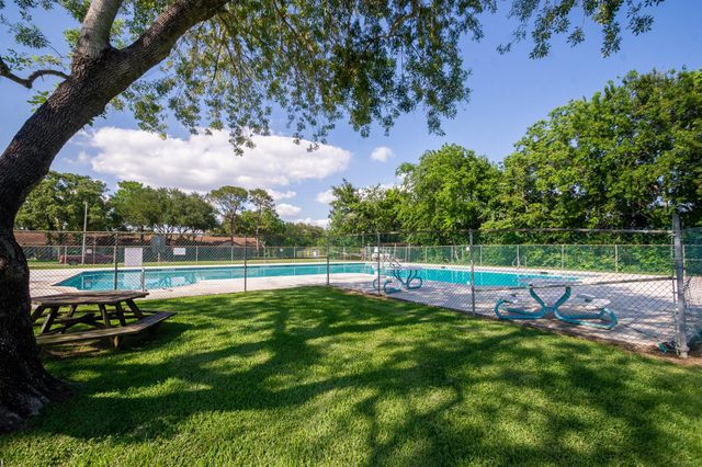 1505 Cedar Cove Street, La Porte, TX 77571