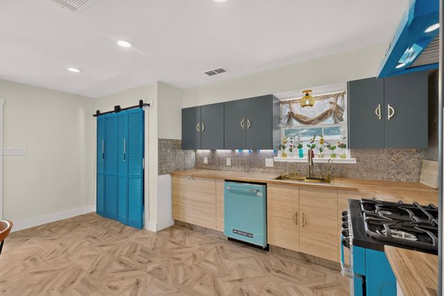 10520 Lippitt Avenue, Dallas, TX 75218