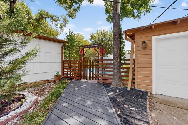 10520 Lippitt Avenue, Dallas, TX 75218