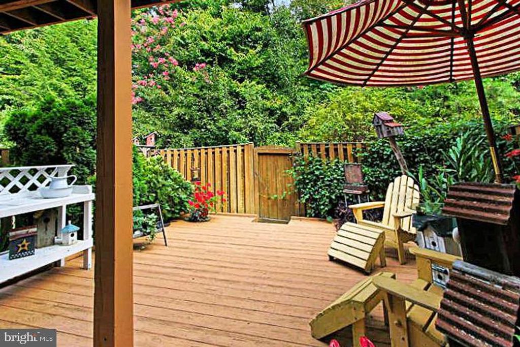 8110 SQUIRREL RUN RD, Springfield, VA 22152