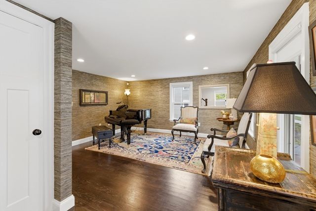 847 Massachusetts Ave, Lexington, MA 02420