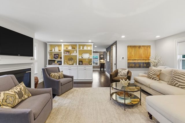 847 Massachusetts Ave, Lexington, MA 02420