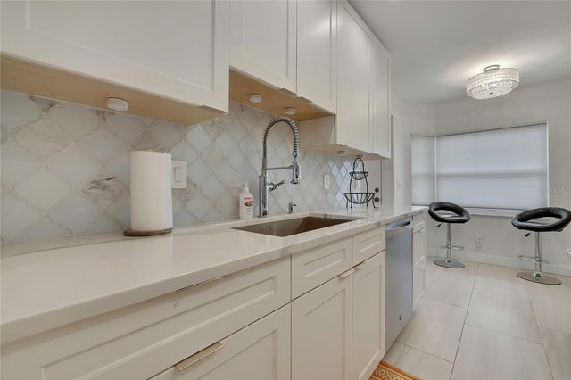 5775 PARK STREET N 402, St Petersburg, FL 33709