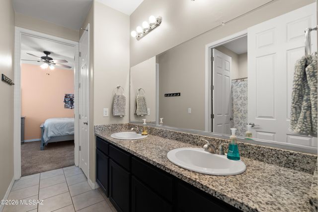 16081 N Columbus Boulevard, Tucson, AZ 85739