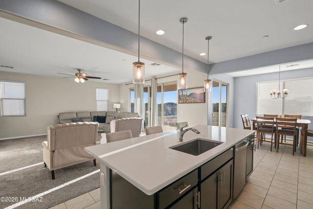 16081 N Columbus Boulevard, Tucson, AZ 85739