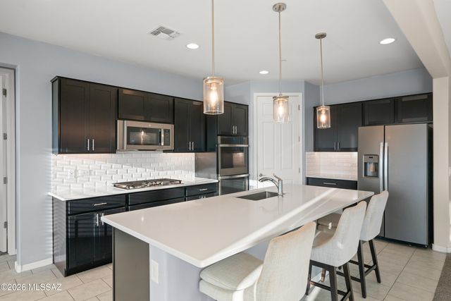 16081 N Columbus Boulevard, Tucson, AZ 85739