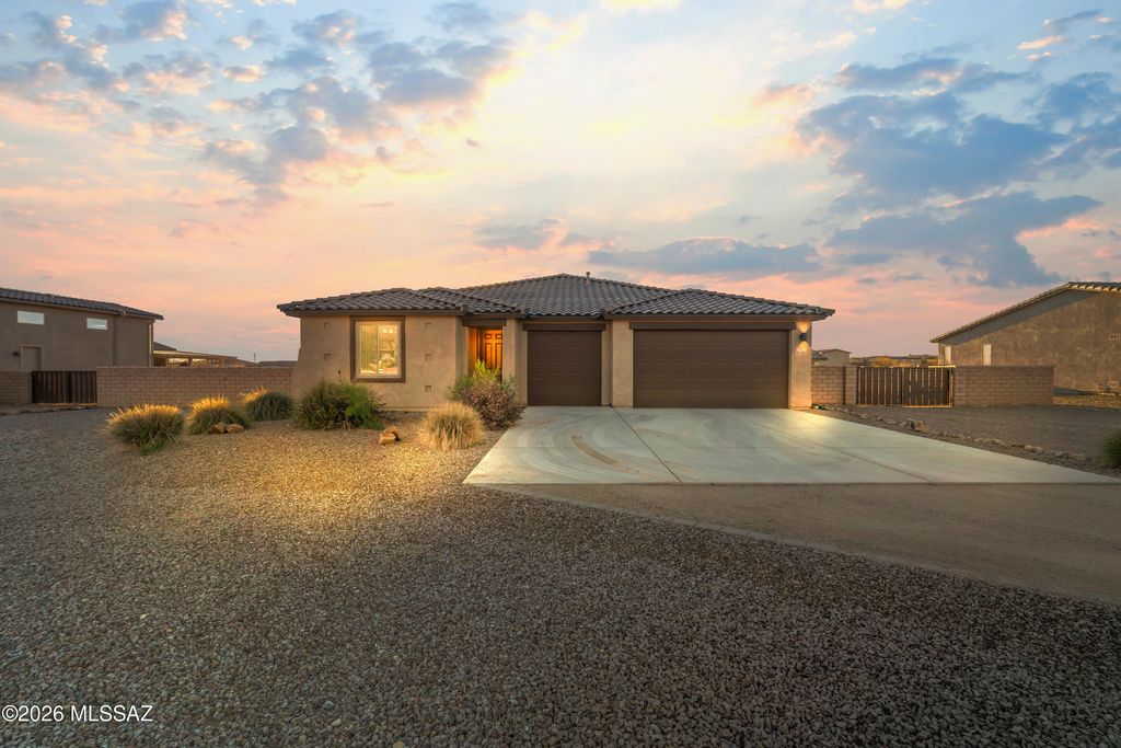 16081 N Columbus Boulevard, Tucson, AZ 85739