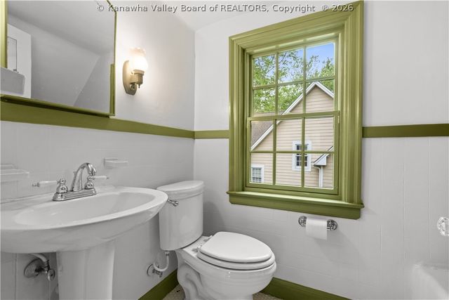 728 Myrtle Road, Charleston, WV 25314