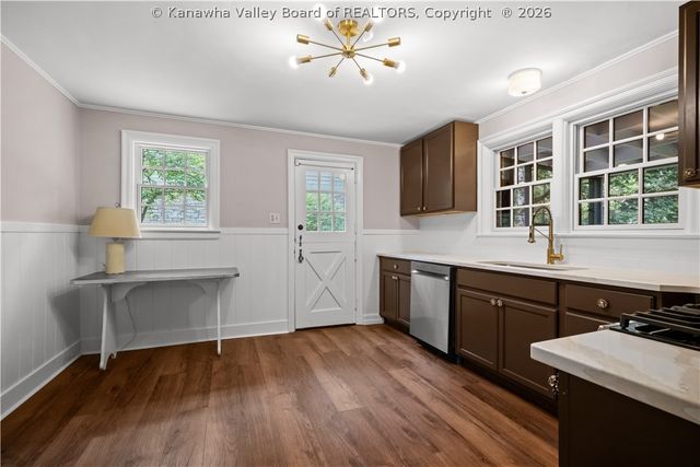 728 Myrtle Road, Charleston, WV 25314