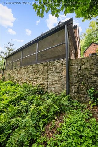 728 Myrtle Road, Charleston, WV 25314