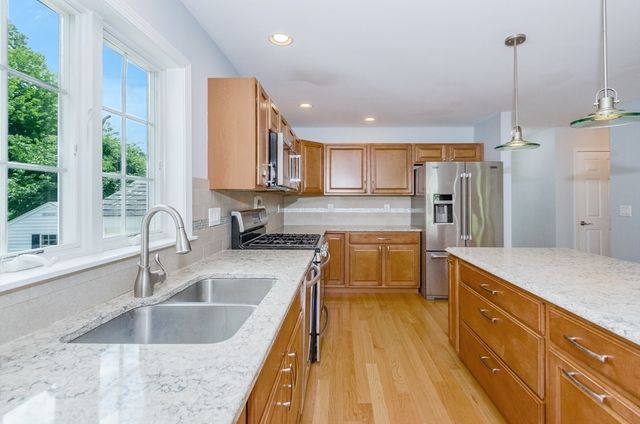 43 Converse Rd, Marion, MA 02738