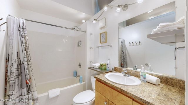 815 W Market St 711, Louisville, KY 40202