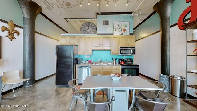 815 W Market St 711, Louisville, KY 40202