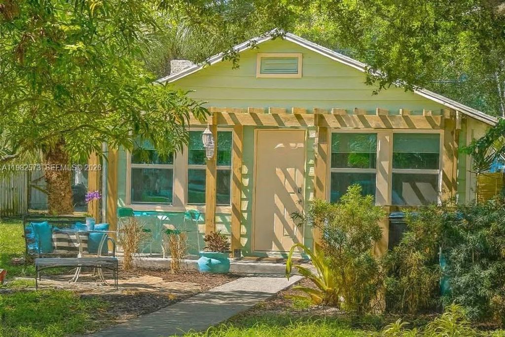 213 N E St, Lake Worth, FL 33460