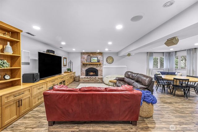 2734 224th Avenue NE, Sammamish, WA 98074