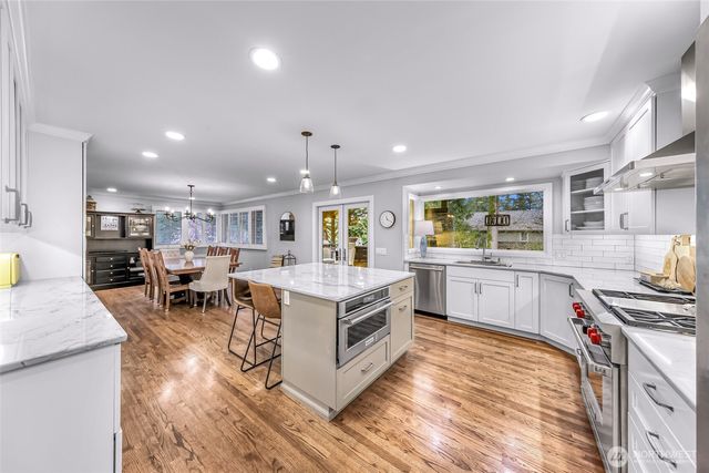 2734 224th Avenue NE, Sammamish, WA 98074