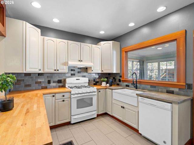 1818 Se 41ST Ave, Portland, OR 97214