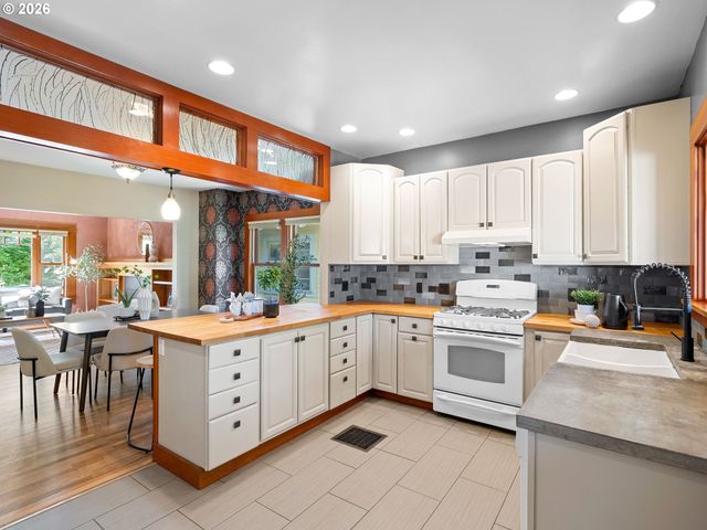 1818 Se 41ST Ave, Portland, OR 97214