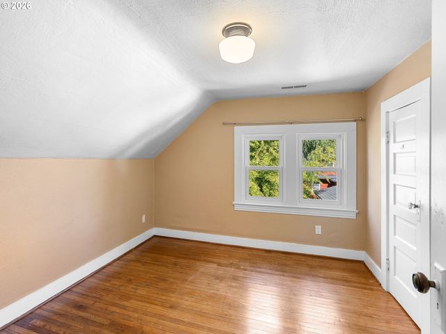1818 Se 41ST Ave, Portland, OR 97214
