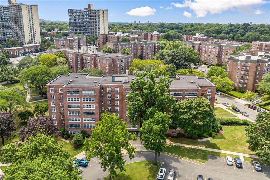 211-10 18th Avenue 2J, Bayside, NY 11360