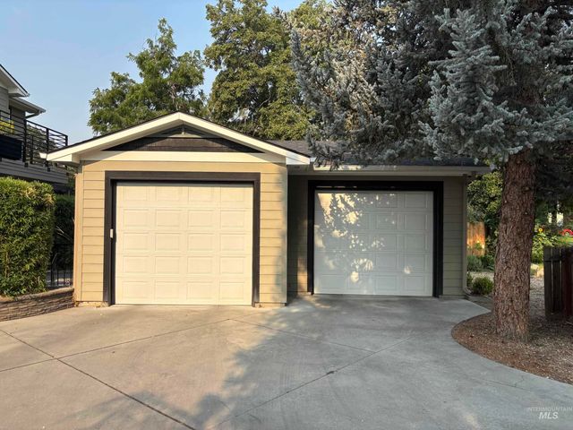 3401 W Plant Dr, Boise, ID 83703
