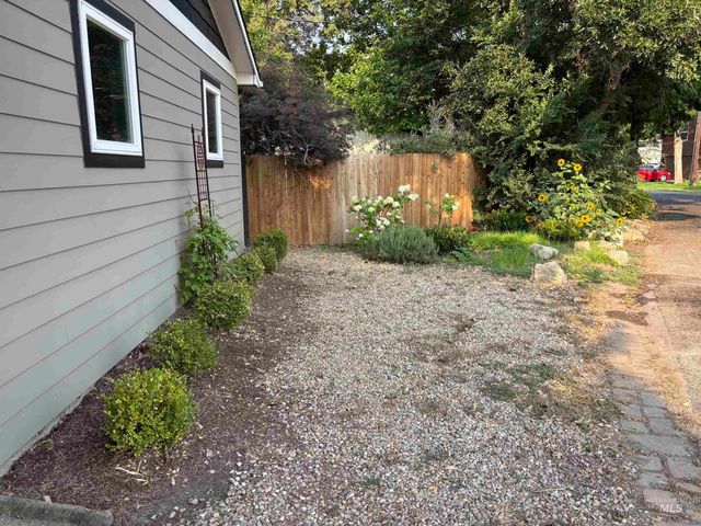 3401 W Plant Dr, Boise, ID 83703