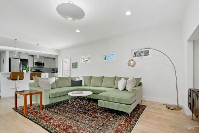 3401 W Plant Dr, Boise, ID 83703
